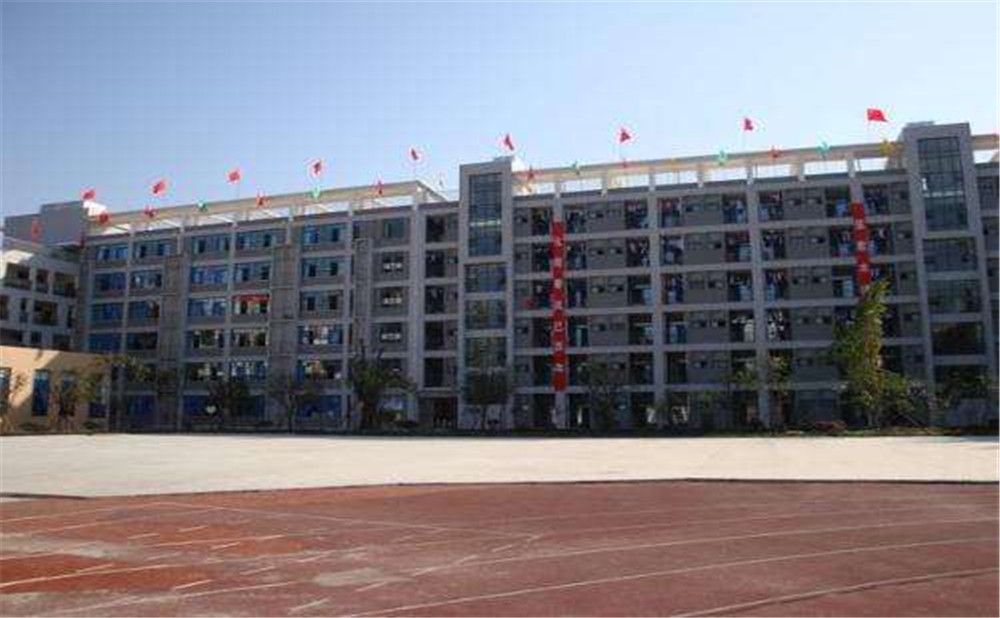 成都十二中（四川大學(xué)附屬中學(xué)）的錄取分?jǐn)?shù)是多少？