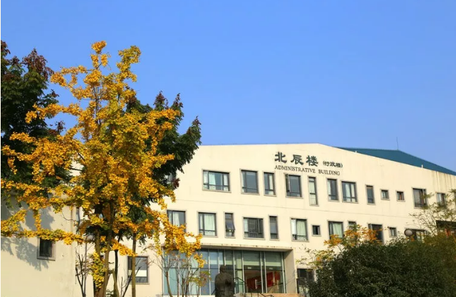 成都實驗外國語學(xué)校的錄取分?jǐn)?shù)線是多少？