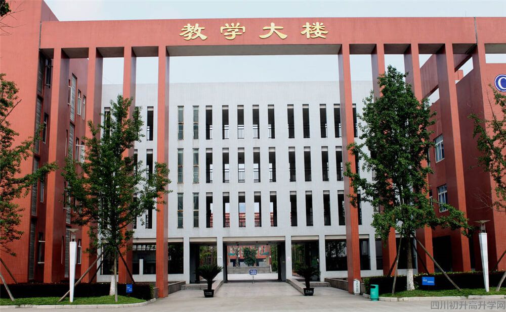 香城中學(xué)的錄取分?jǐn)?shù)是多少？