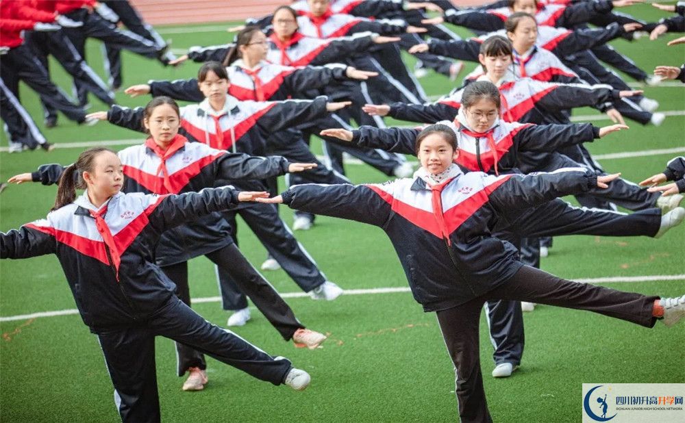 成都西川中學(xué)高中部的錄取分?jǐn)?shù)是多少？