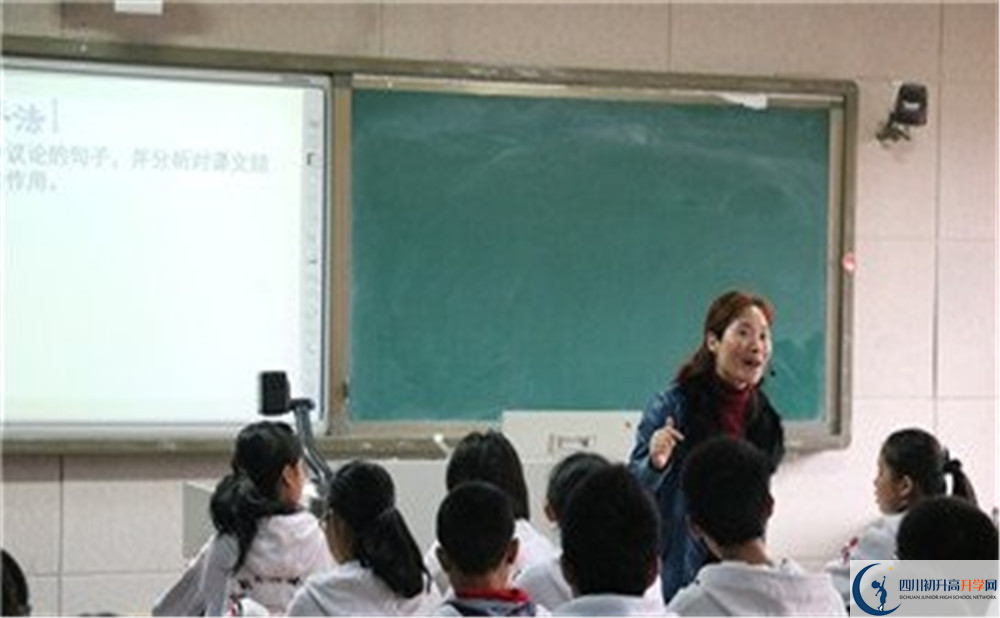 成都實(shí)驗(yàn)中學(xué)高中本部的錄取分?jǐn)?shù)是多少？