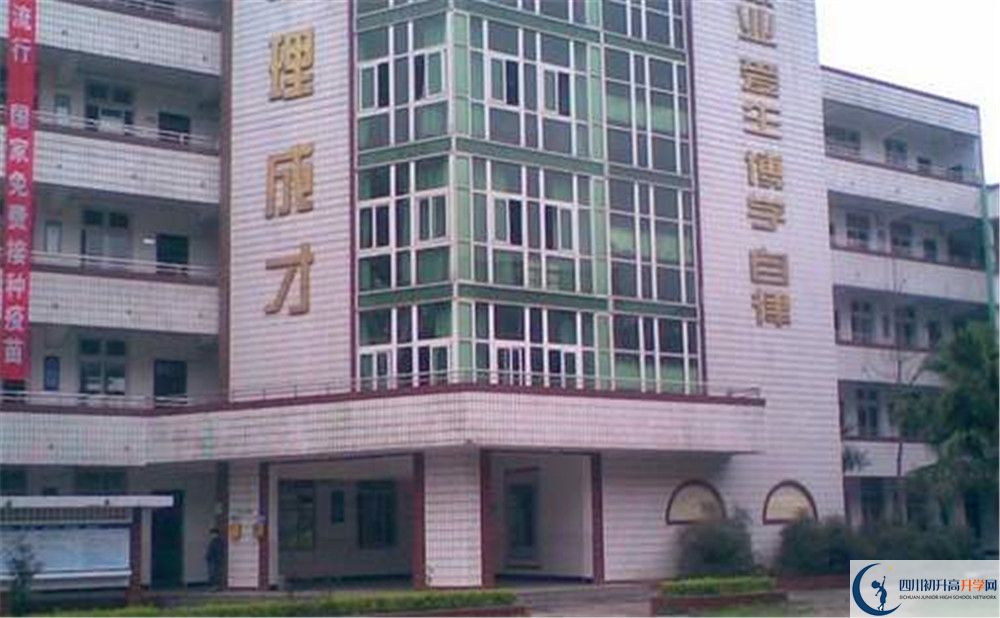 青白江中學(xué)高中部錄取分?jǐn)?shù)是多少？