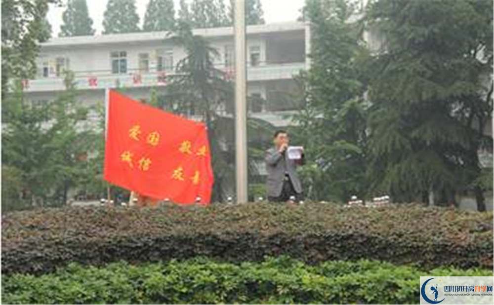 郫縣二中高中本部的錄取分?jǐn)?shù)是多少？