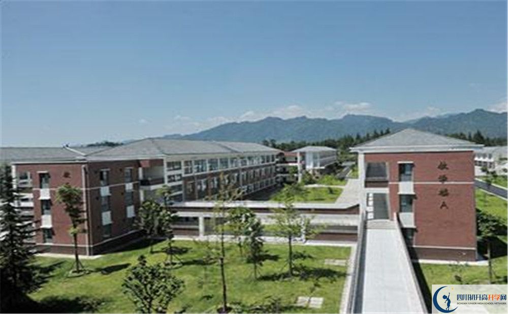 青城山高級中學是怎么樣的學校？