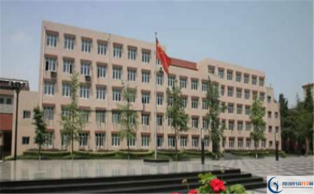 成都西藏中學(xué)的學(xué)費(fèi)大概多少？