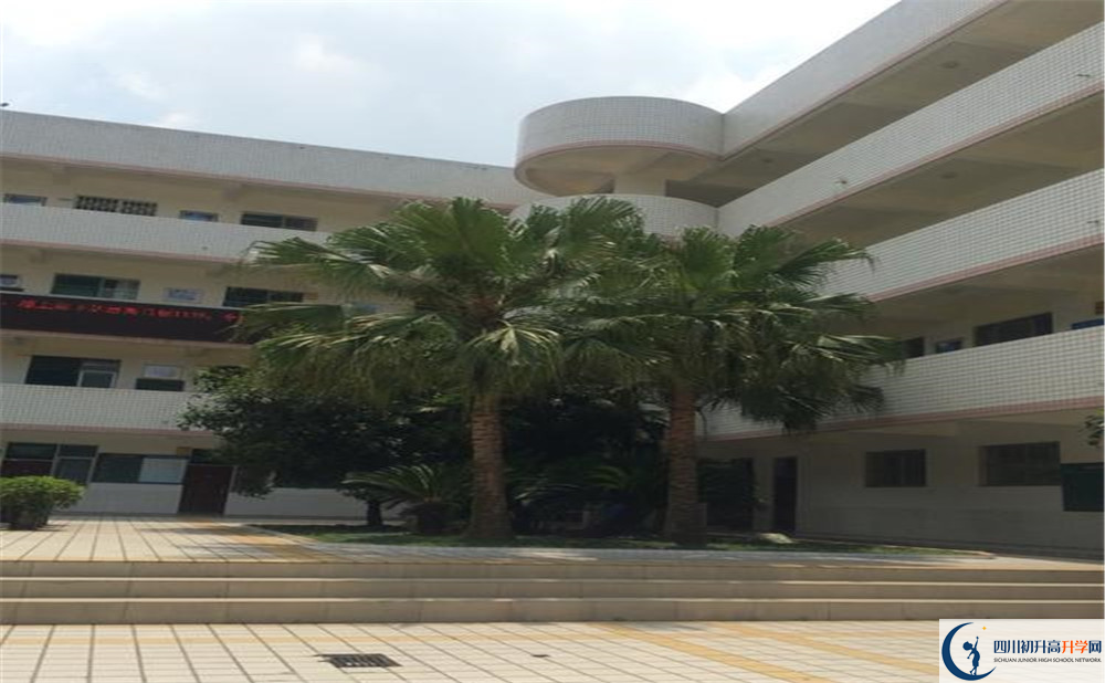 成都市太平中學的學費大概是多少？