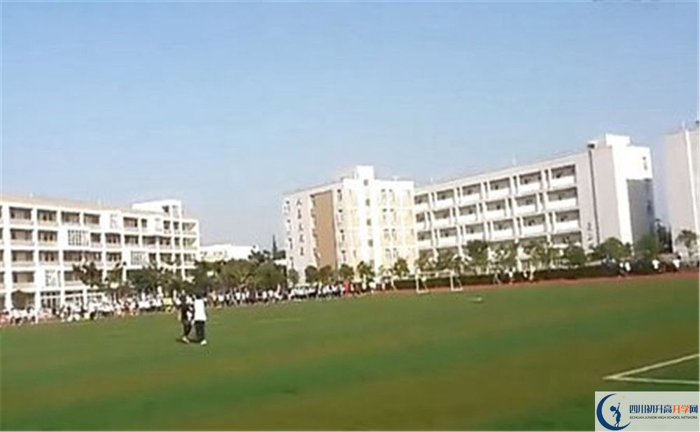 郫縣四中的學(xué)費(fèi)大概多少？