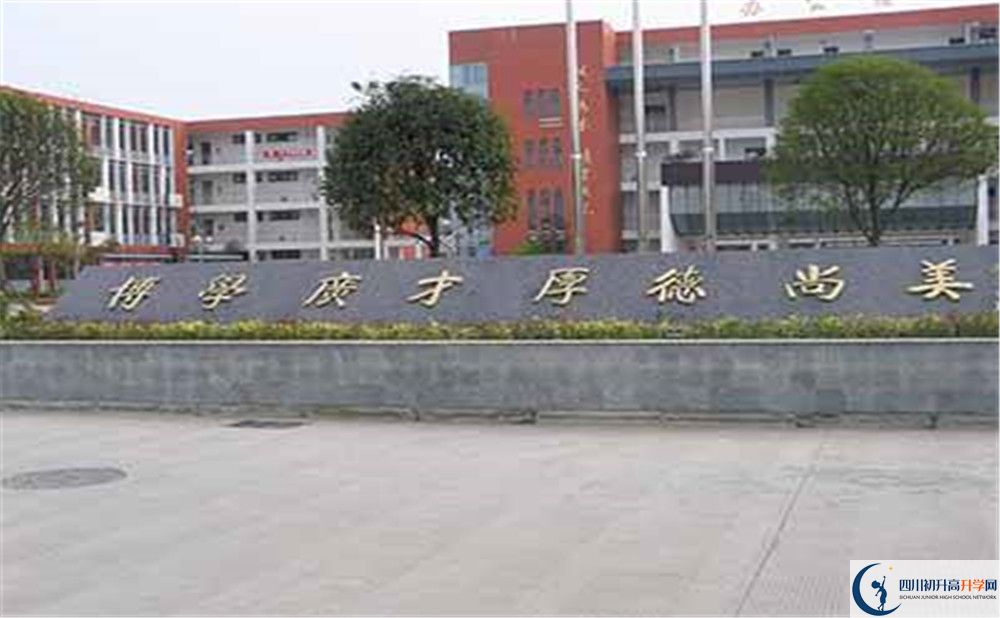 金堂中學(xué)的學(xué)費(fèi)大概是多少？
