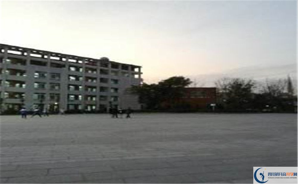 金堂實(shí)驗(yàn)中學(xué)初升高的分?jǐn)?shù)線是多少？