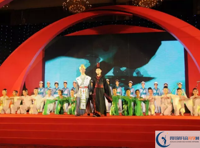 中考成都市田家炳中學(xué)的招生分?jǐn)?shù)線是多少？