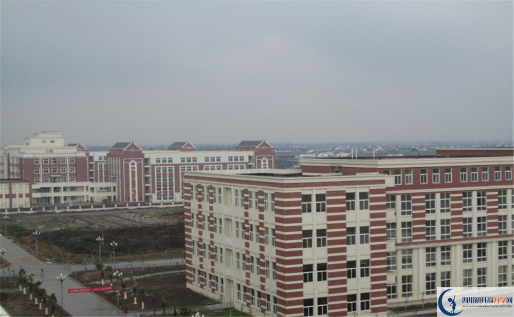 四川師范大學(xué)附屬第三實(shí)驗(yàn)中學(xué)初升高的分?jǐn)?shù)線是多少？