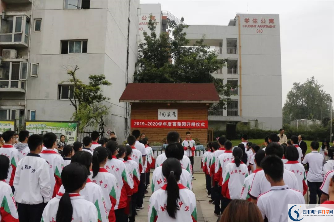 成都樹德中學(xué)光華校區(qū)一年的學(xué)費是多少？