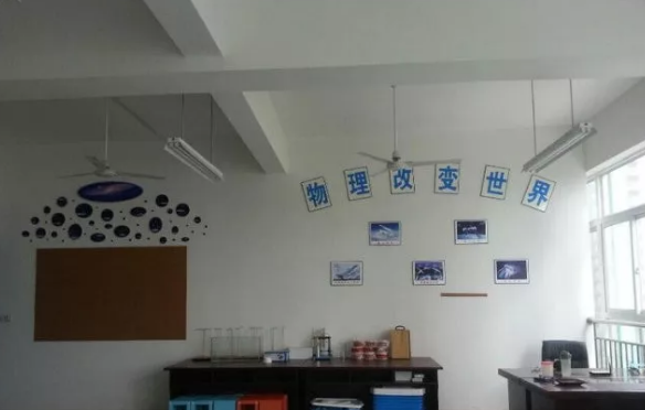 中考成都市泡桐樹中學(xué)的招生分?jǐn)?shù)線是多少？