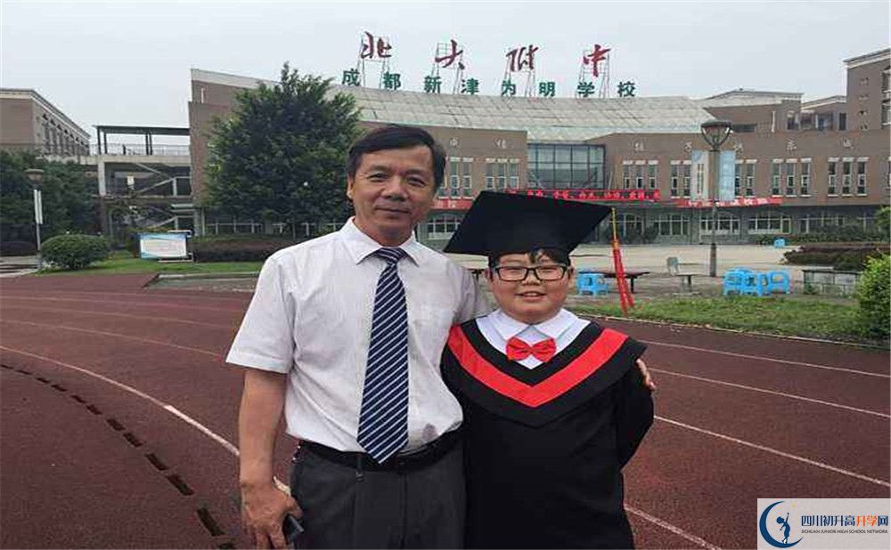 北大附中成都新津為明學(xué)校的學(xué)費大概是多少？
