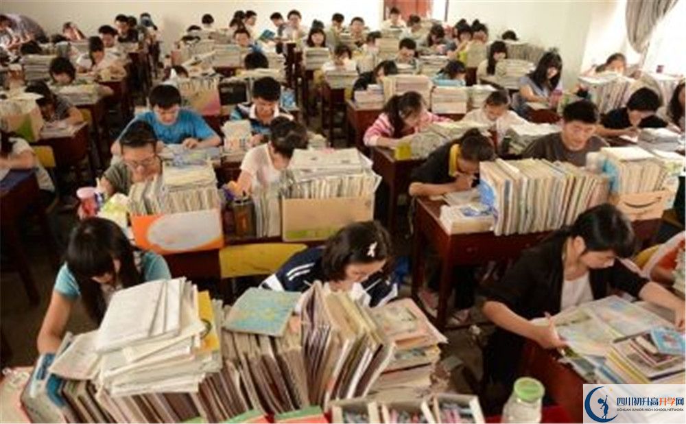 成都列五中學(xué)的招生分?jǐn)?shù)線是多少？