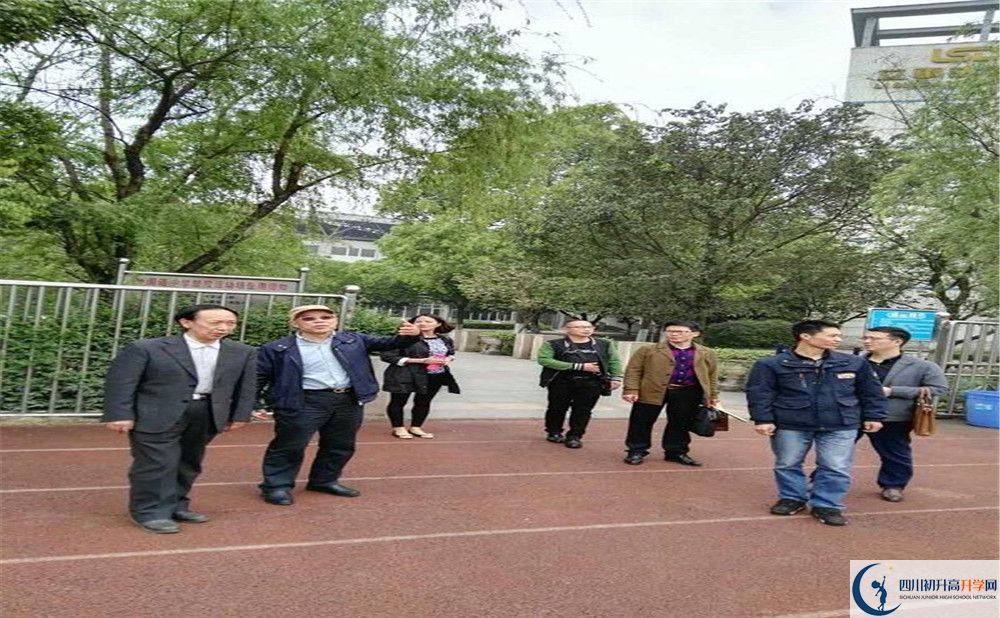 成都嘉祥外國語學(xué)校一年的學(xué)費是多少？
