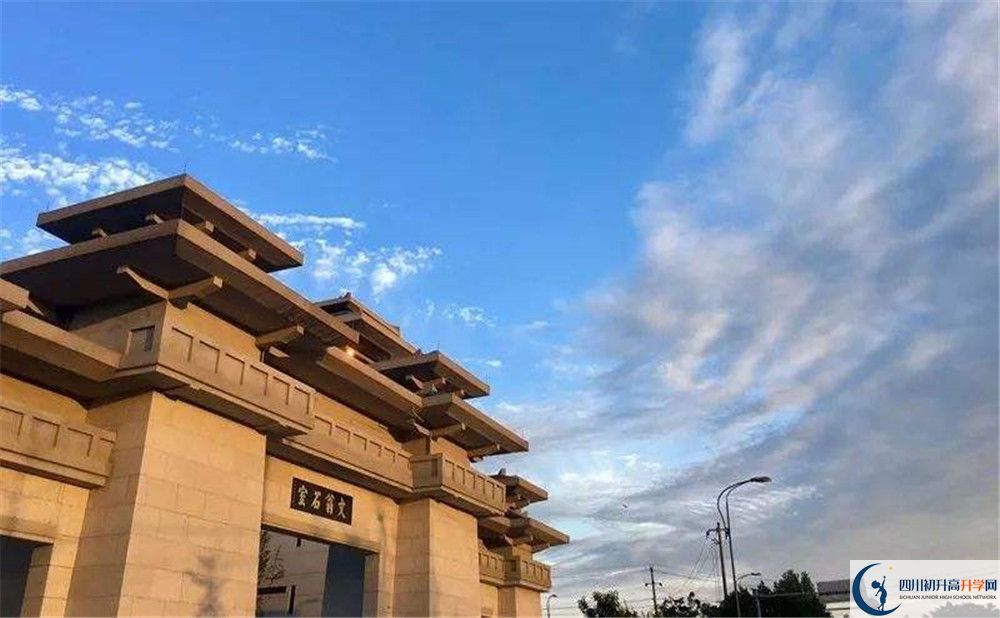成都石室中學(xué)北湖校區(qū)的一年學(xué)費(fèi)是多少？