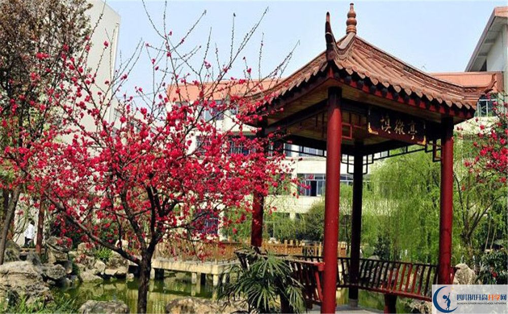蜀城中學(xué)一年的學(xué)費(fèi)是多少？