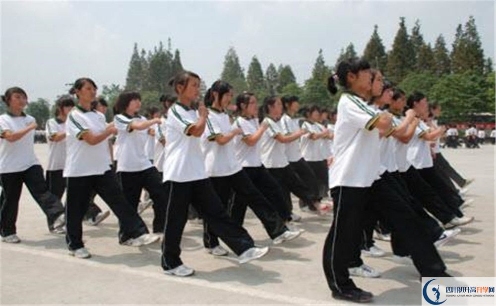 彭州一中一年的學(xué)費(fèi)是多少？
