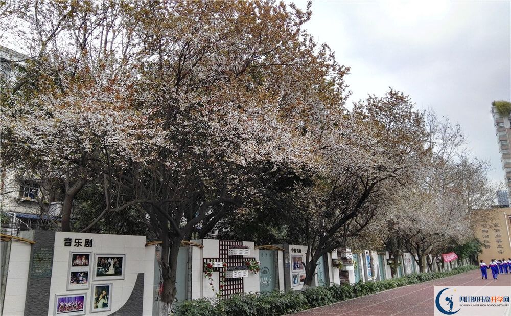 成都大學(xué)附屬中學(xué)的高中住宿好不好？