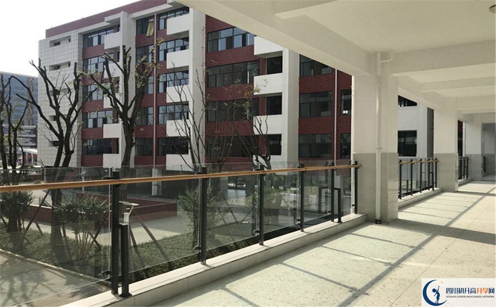 北京第二外國語學院成都附屬中學的高中住宿好不好？
