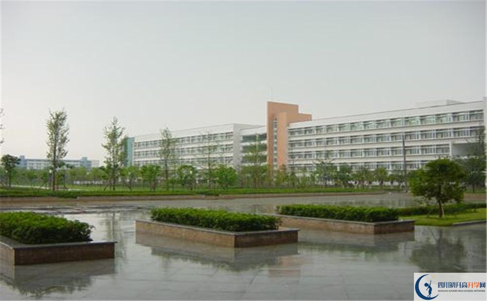 西南交通大學(xué)附屬中學(xué)的分?jǐn)?shù)線是多少？