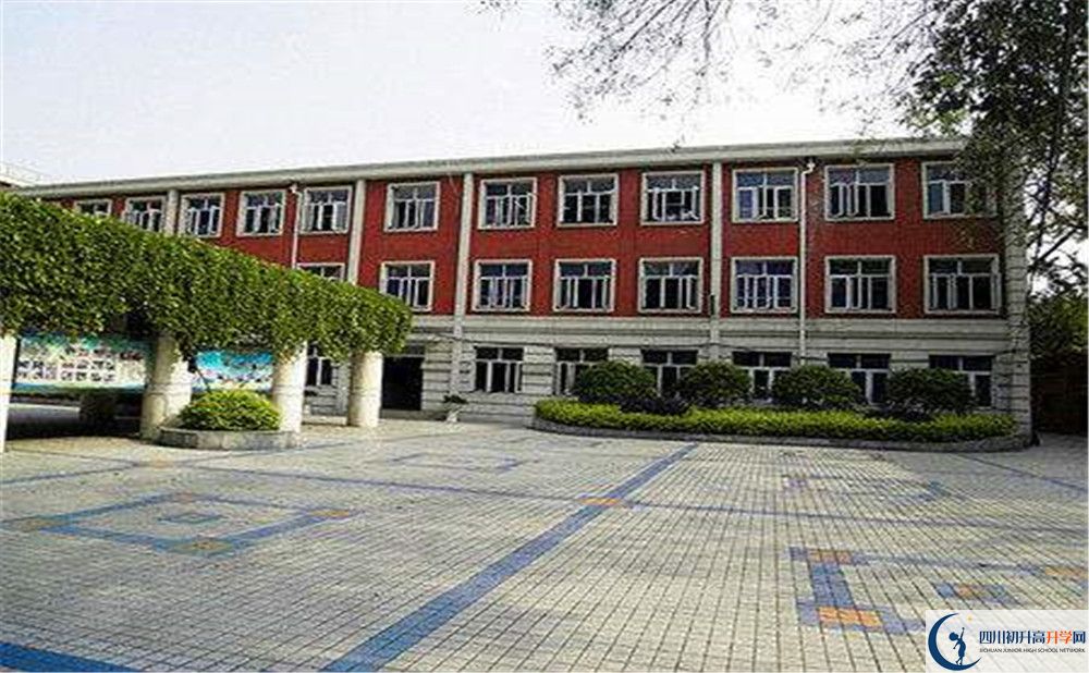 成都樹德中學(xué)一學(xué)期的學(xué)費是多少？