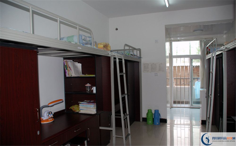 成都樹德中學(xué)光華校區(qū)的高中住宿好不好？