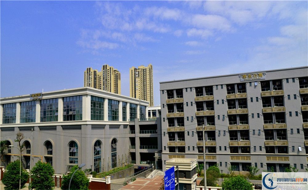 成都市第四十九中學(xué)的學(xué)費(fèi)一期是多少？