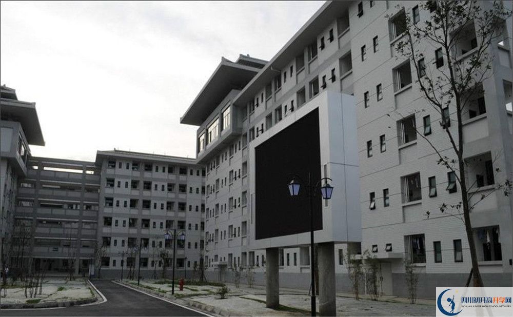 考成都石室中學北湖校區(qū)的分數(shù)線是多少？