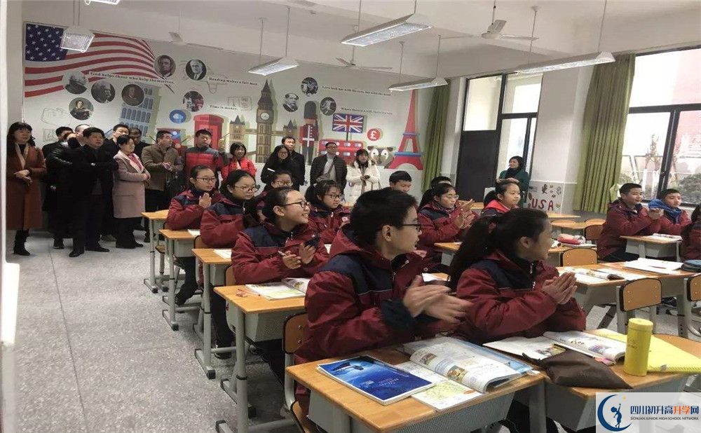 北京第二外國語學(xué)院成都附屬中學(xué)的學(xué)費(fèi)一期是多少？