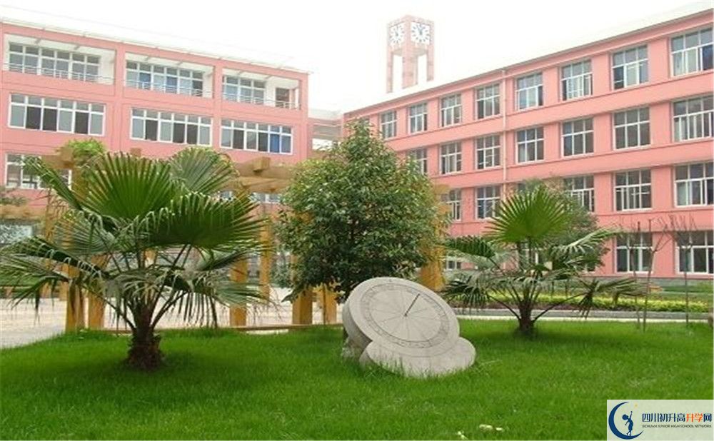 考成都八中的分?jǐn)?shù)線(xiàn)是多少？