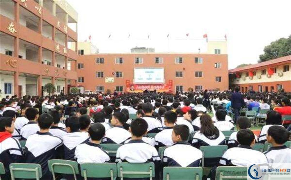 考成都文武學(xué)校的分?jǐn)?shù)線是多少？