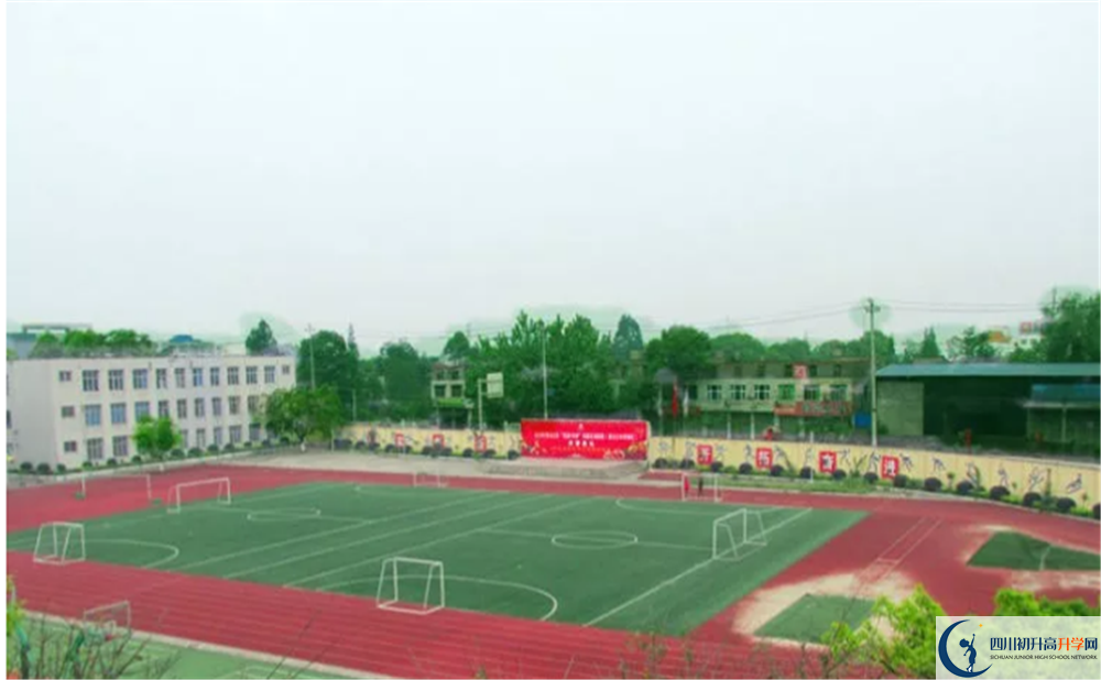 青白江中學(xué)的宿舍好不好？