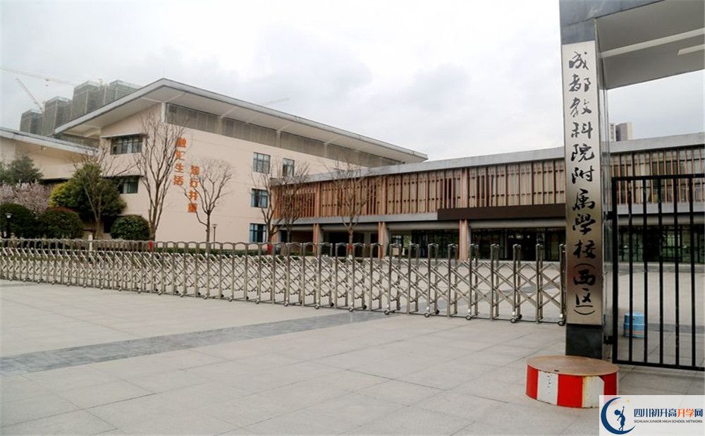 近幾年成都教科院附屬學校高中錄取的分數(shù)線是多少?