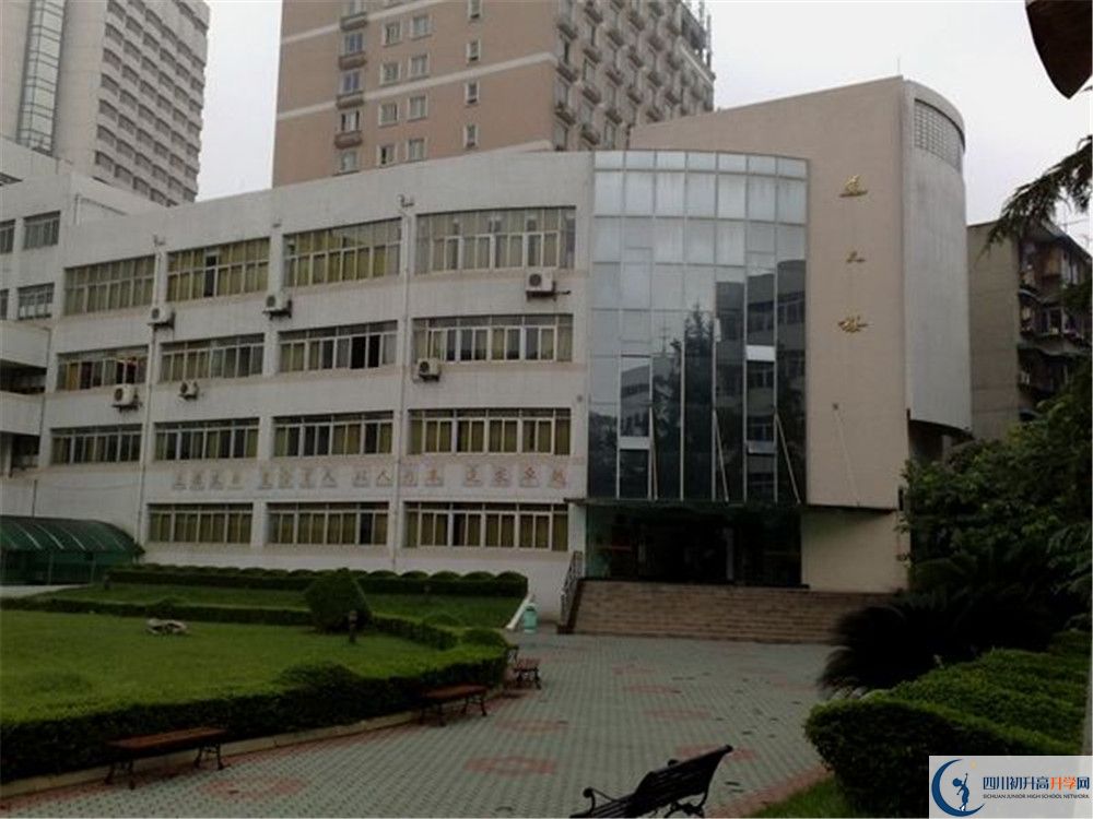 成都市鹽道街中學(xué)的分?jǐn)?shù)線大概是多少？