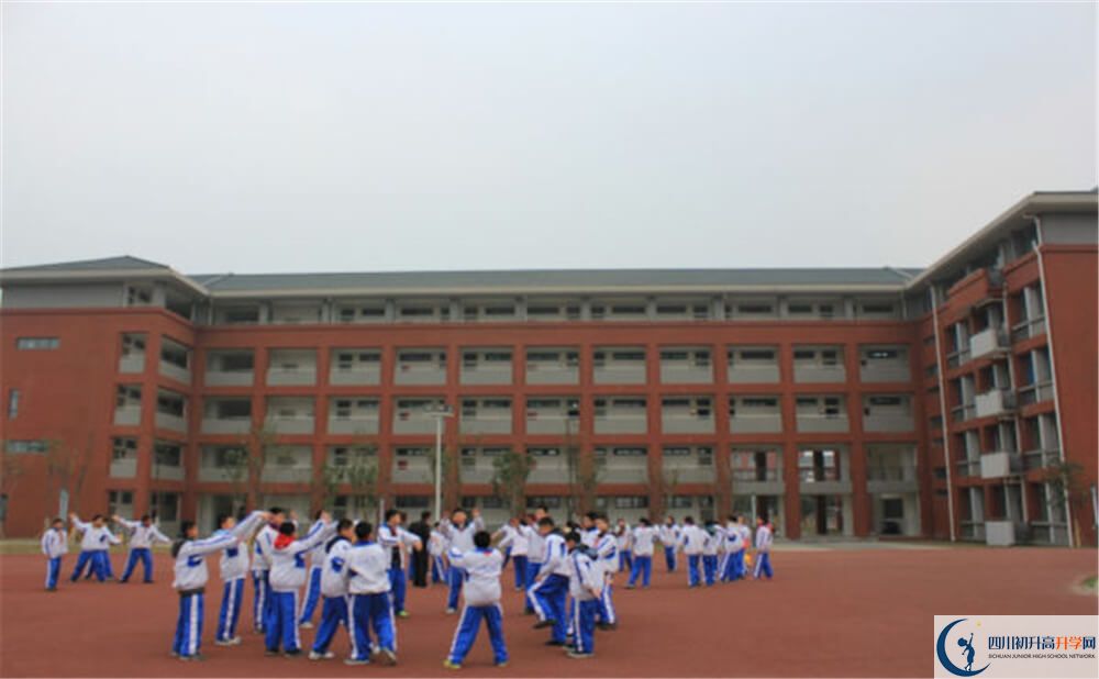 成都七中萬(wàn)達(dá)學(xué)校的分?jǐn)?shù)線大概是多少分？