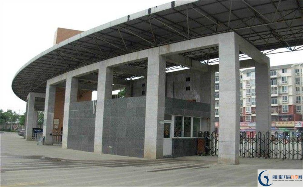 近幾年成都市龍泉中學(xué)高中錄取的分?jǐn)?shù)線是多少？