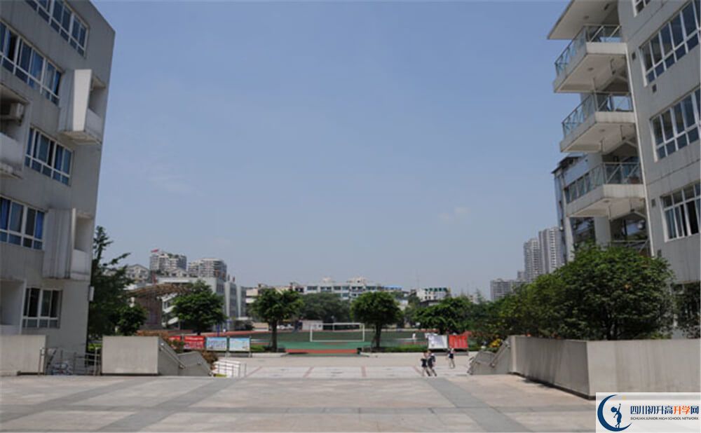 成都鐵路中學的分數(shù)線大概是多少分？