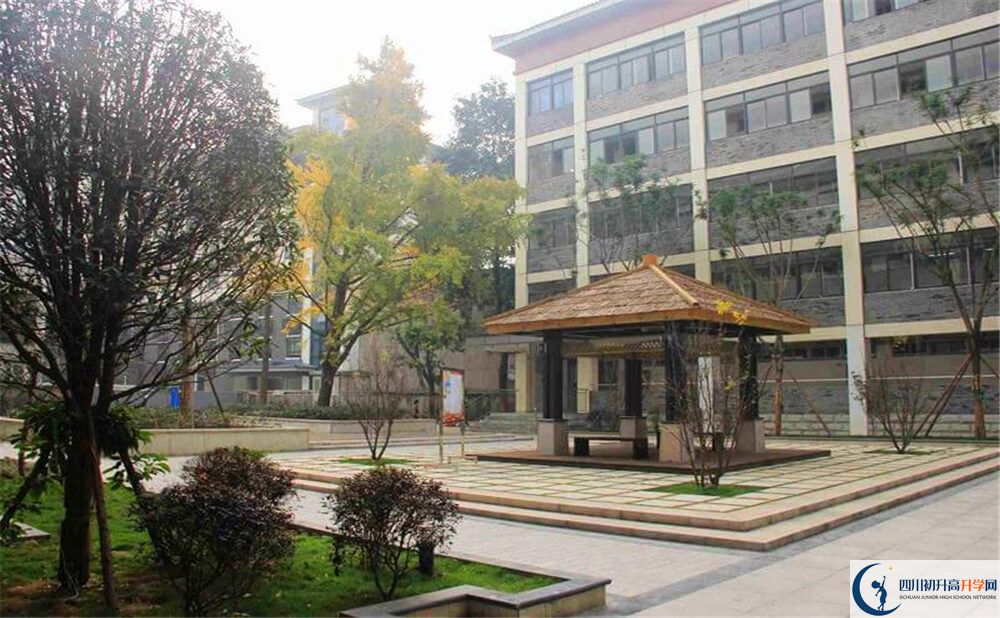 成都市西北中學(xué)高中歷年來的分?jǐn)?shù)線是多少分？