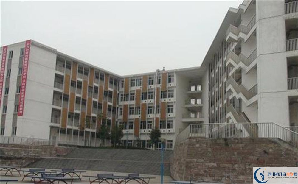 2020年成都經(jīng)濟(jì)技術(shù)開(kāi)發(fā)區(qū)實(shí)驗(yàn)中學(xué)高中的分?jǐn)?shù)線(xiàn)是多少？