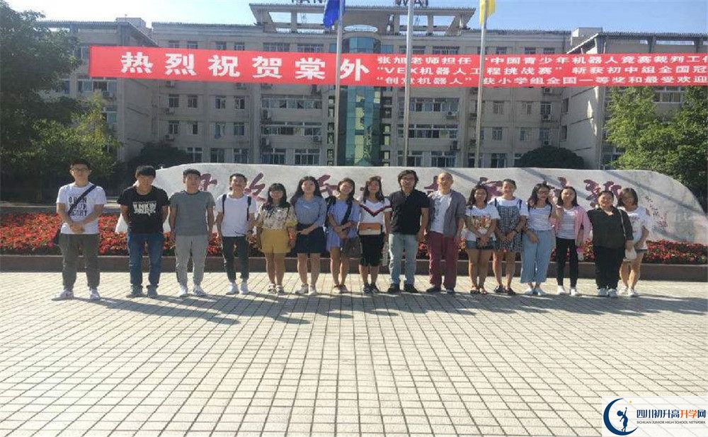 近幾年成都棠湖外國語學(xué)校高中錄取的分?jǐn)?shù)線是多少？