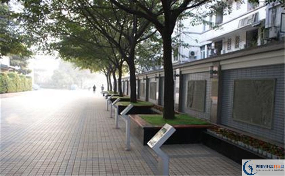 成都市田家炳中學住宿條件怎么樣？					