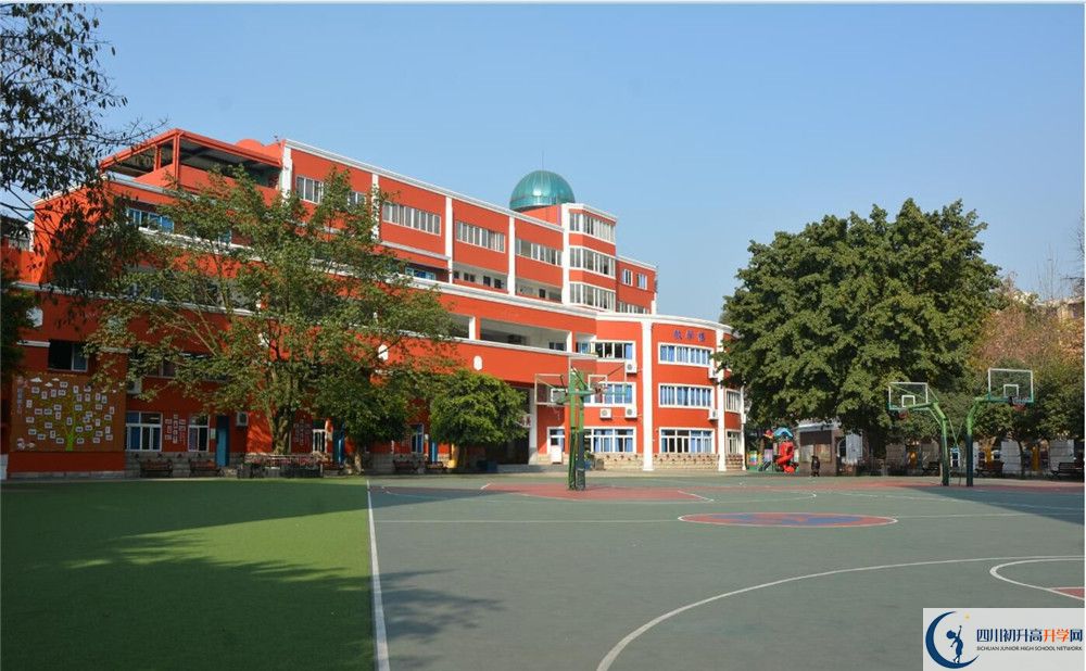 成都新世紀外國語學校的住宿條件怎么樣？