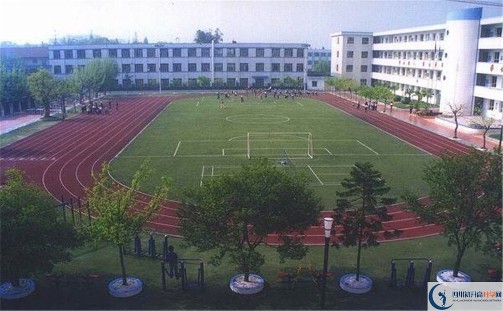 成都成飛中學(xué)住宿費(fèi)用是多少錢？