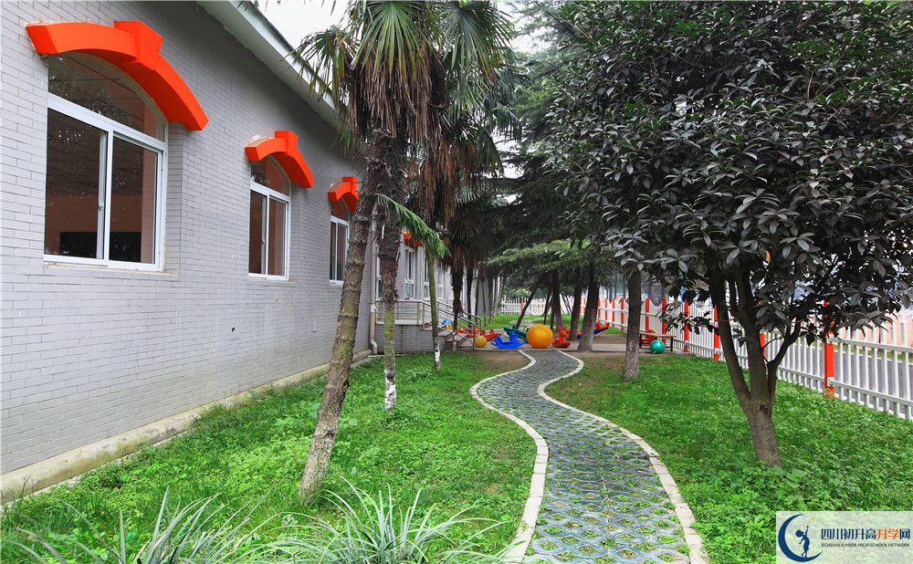 成都大學(xué)附屬中學(xué)初升高向外地招生嗎？