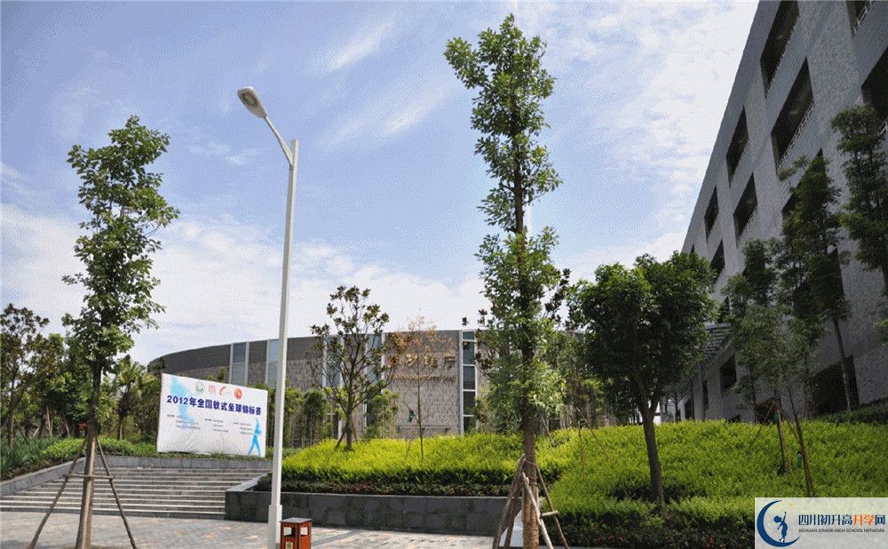 石室天府中學(xué)住宿費(fèi)用是多少？