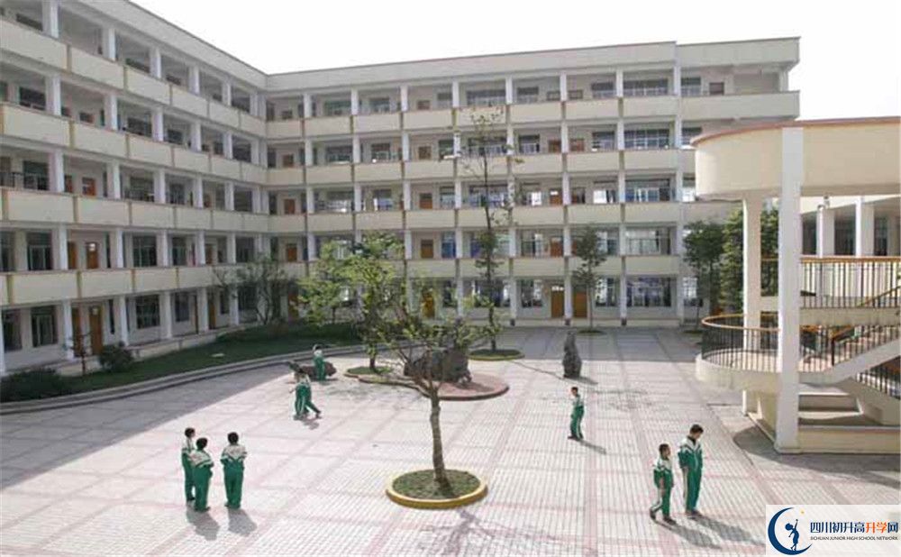 都江堰外國語實驗學(xué)校住宿費用是多少？