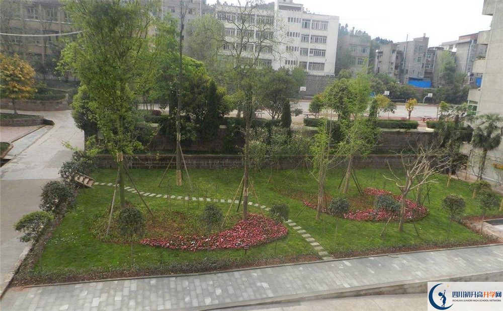 竹篙中學住宿費用是多少？