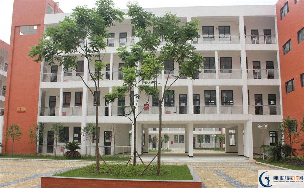 金堂中學(xué)住宿費(fèi)用是多少？